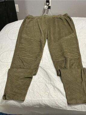 Umgee Olive Ribbed Knee Joggers Sz 1XL. A17